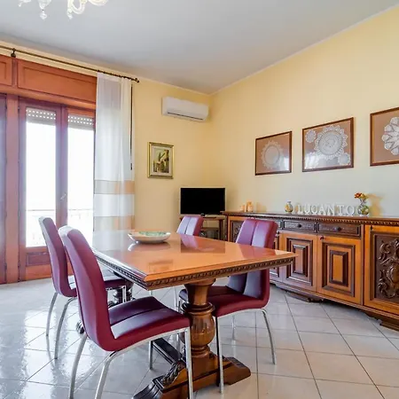 Apartment Roomy Flat Near The Sea *