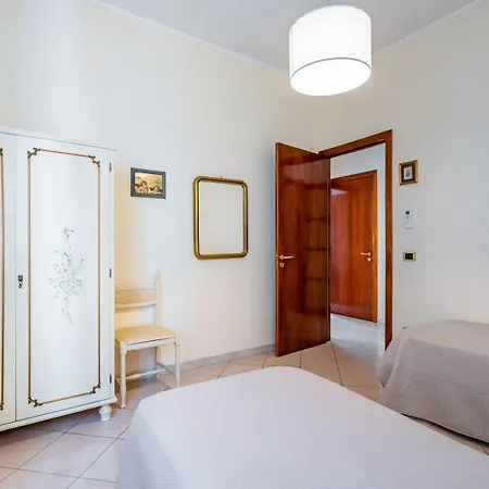 Apartment Roomy Flat Near The Sea